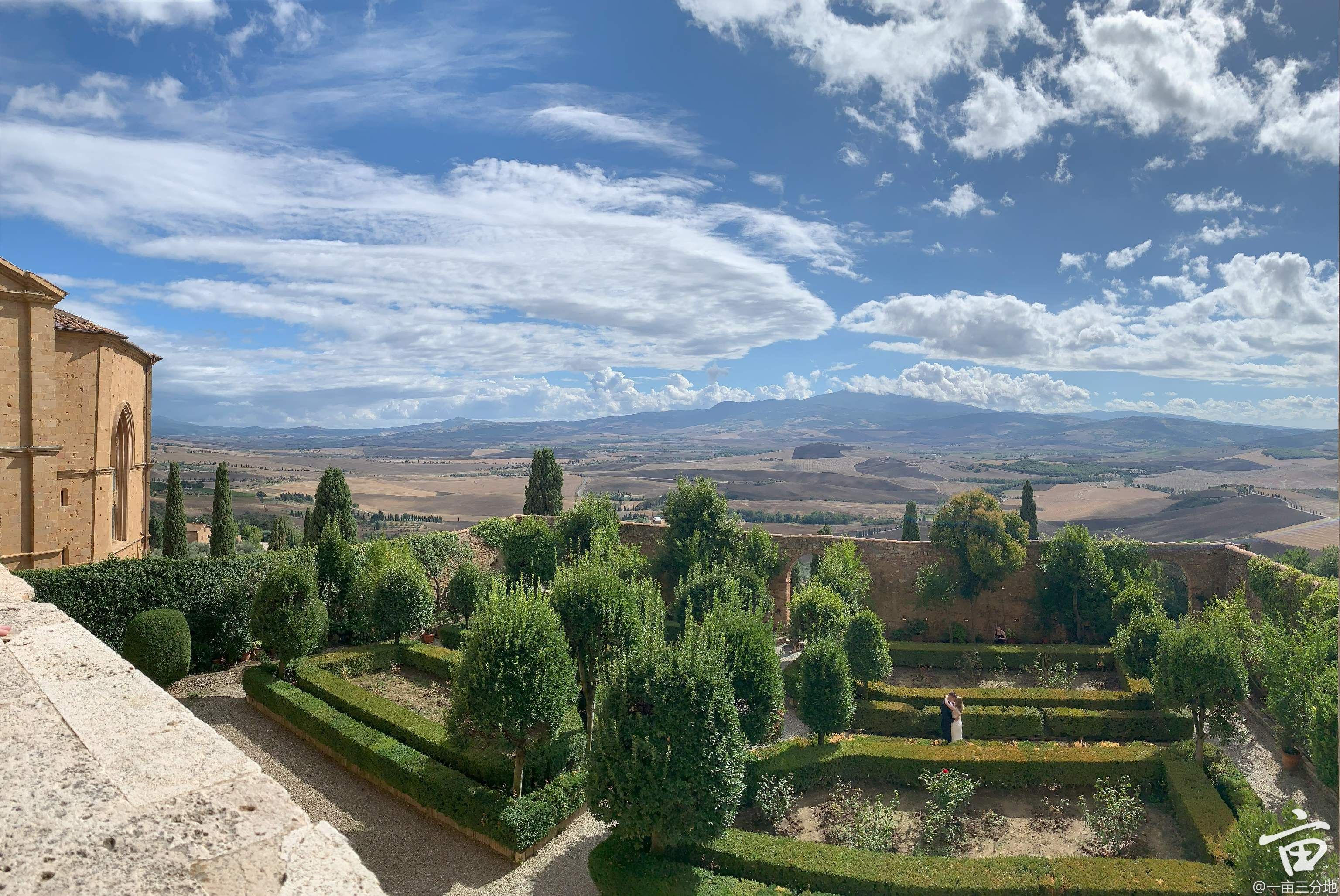 pienza palazzo balcony.jpg