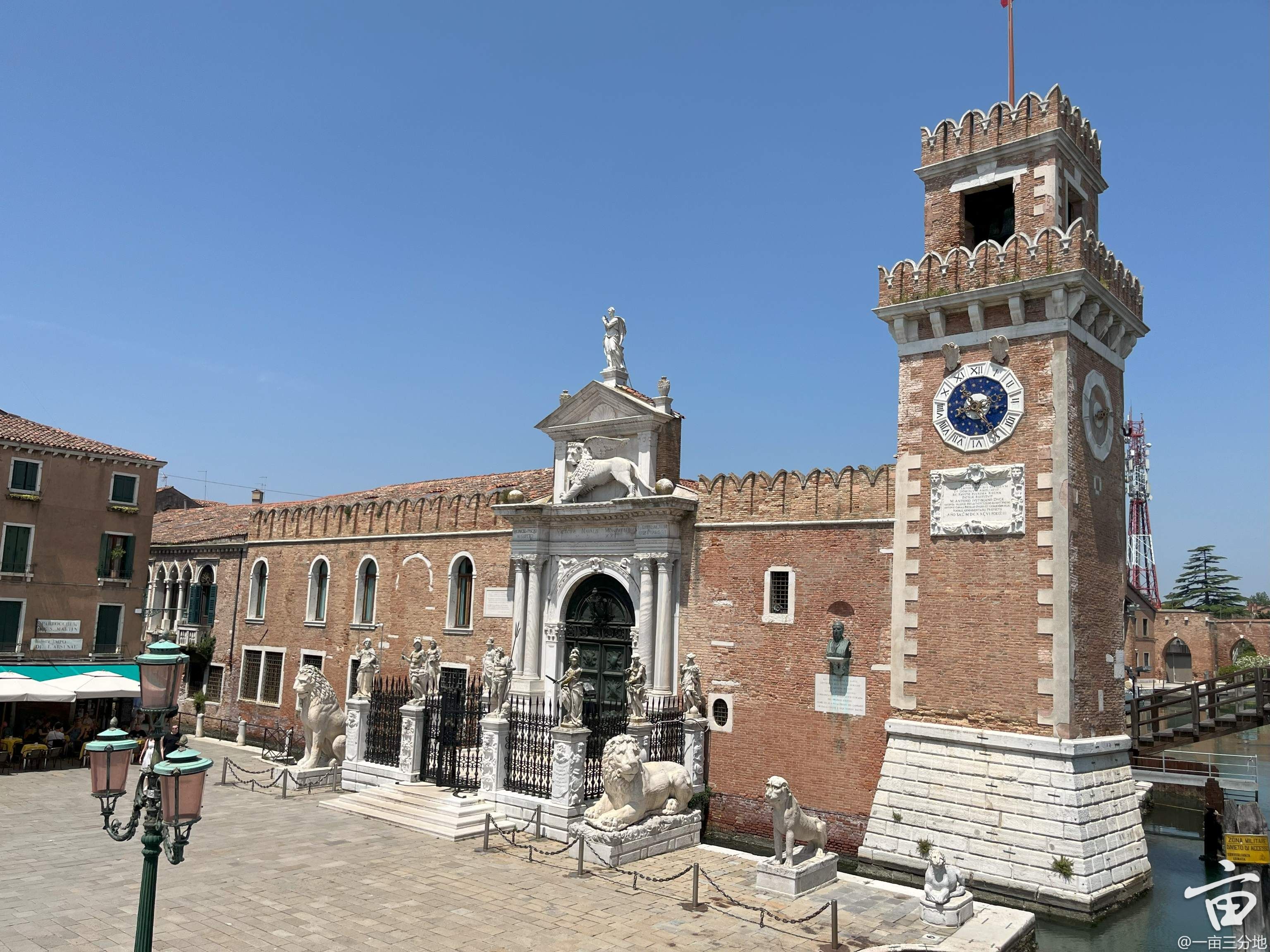 arsenale lions.jpg
