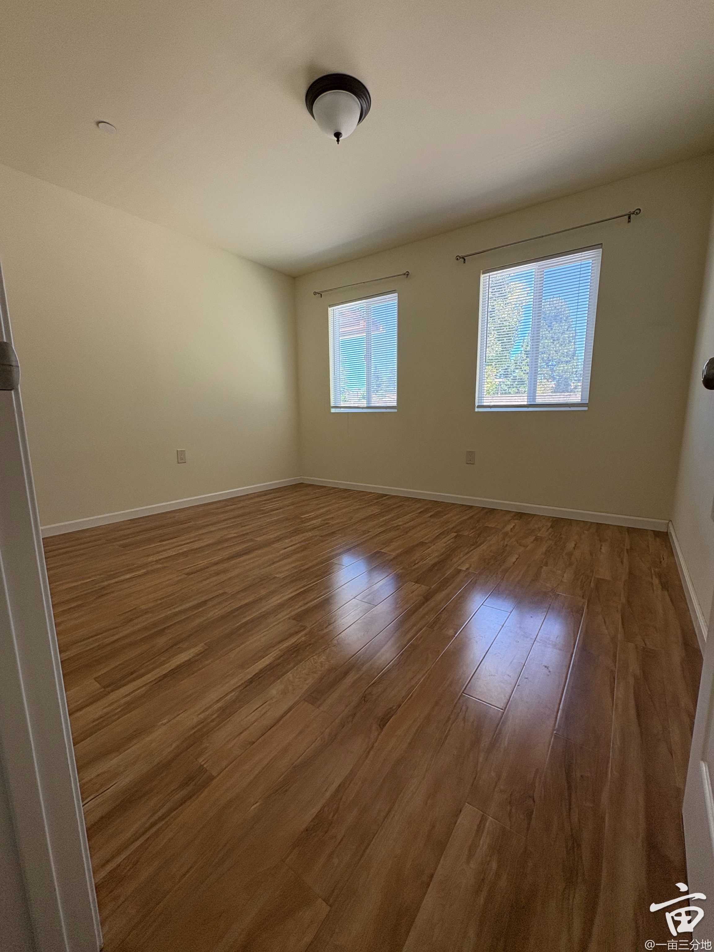 6_bedroom2.jpg
